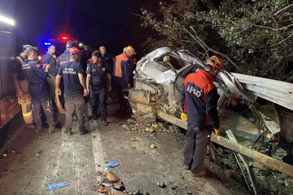 Bursa’da Trafik Kazası: 1 Ölü, 2 Yaralı