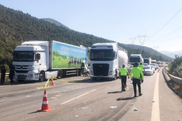 Bursa’da Zincirleme Kaza: 2 Kişi Öldü 4 Kişi Yaralandı