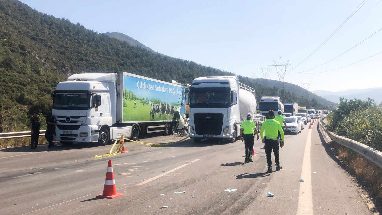 bursada zincirleme kaza 2 kişi Öldü 4 kişi yaralandı