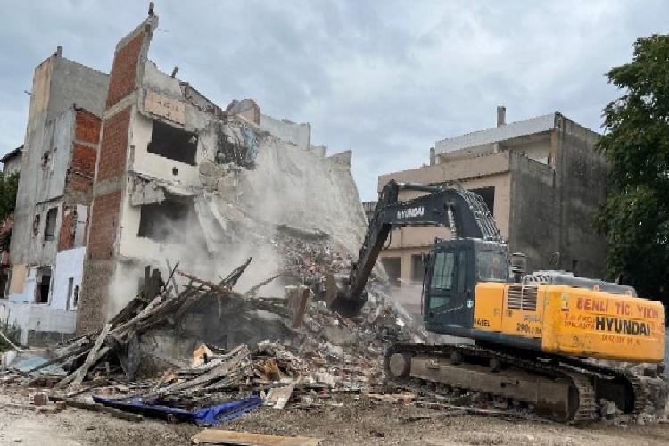 Bursa’nın riskli yapıları tek tek kaldırılıyor