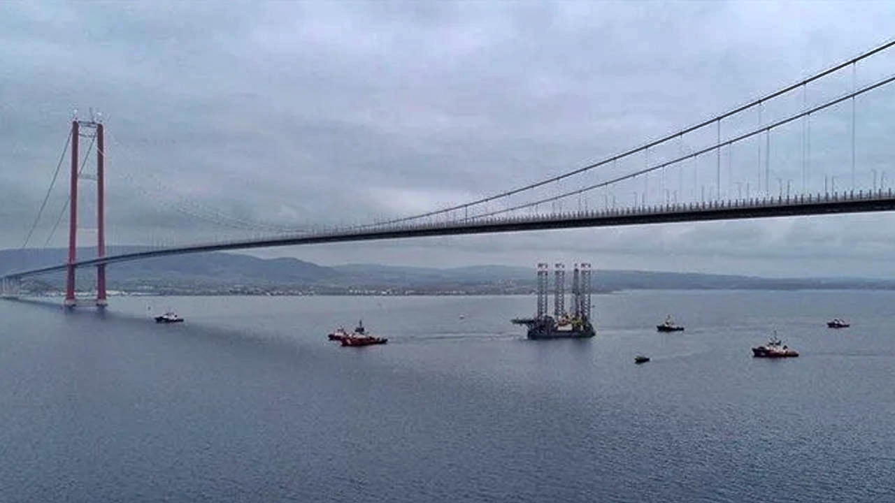Çanakkale boğazında bir tanker makine arızası yaptı