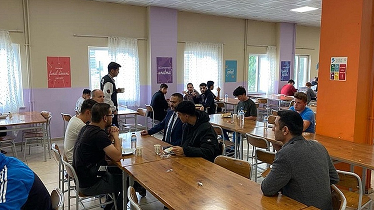 Çanakkale valisi aktaş Öğrenci yurduna ziyaret gerçekleştirdi