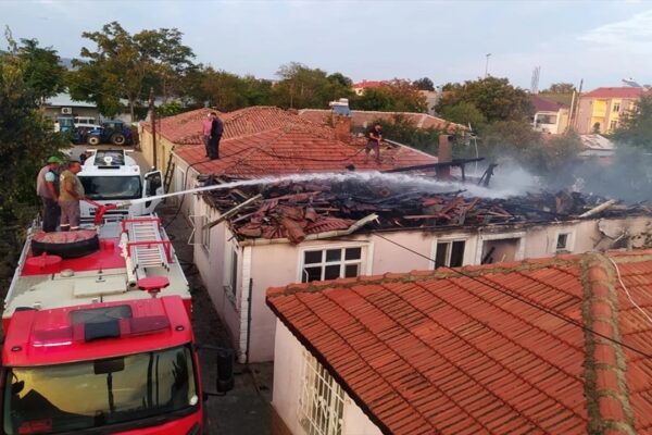 Çanakkale’de Bir Evde Çıkan Yangın Söndürüldü