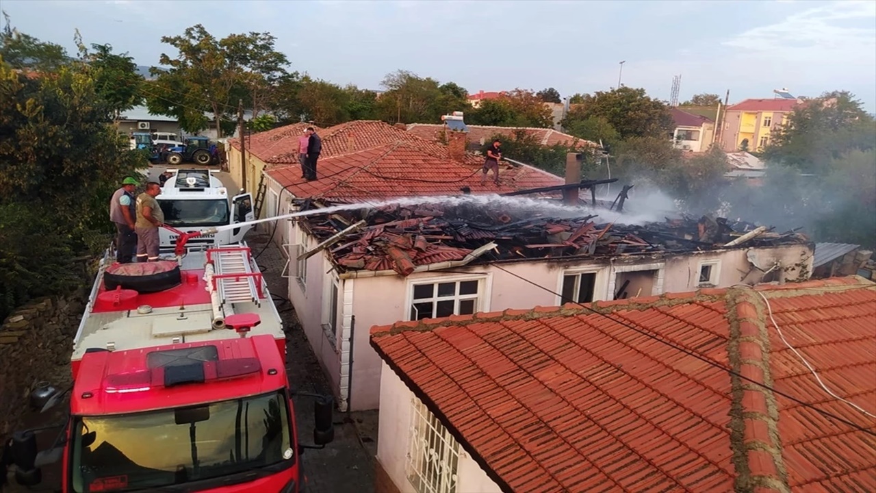 Çanakkalede bir evde Çıkan yangın söndürüldü