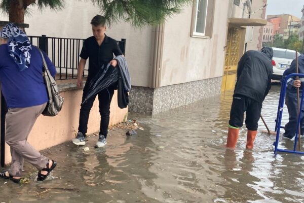 Çanakkale’de Şiddetli Yağış Yaşamı Olumsuz Etkiledi