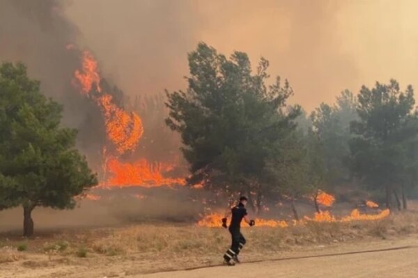 Çanakkale’de Yangın İle Mücadele Devam Ediyor