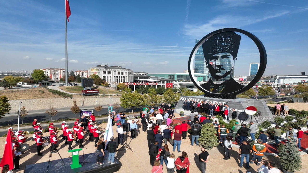 Çankaya Belediyesi Cumhuriyet’in 100. Yılına Özel Atatürk Anıtı’nı Açtı