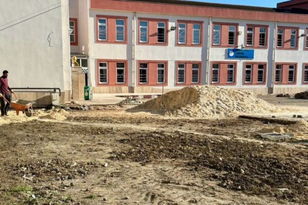Çardak Ortaokulunun Spor Salonu İnşaatı Tamamlanıyor