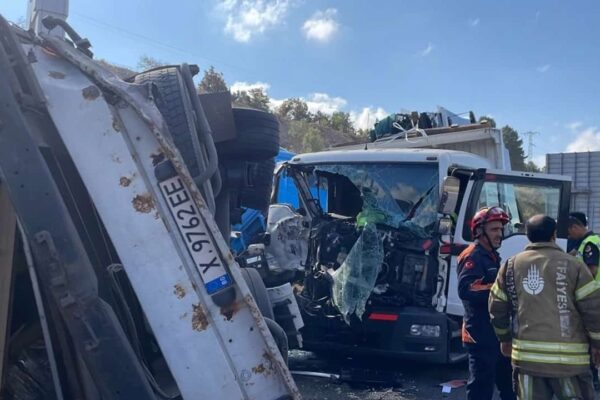 Çekmeköy Trafik Kazasında 2 Yaralı