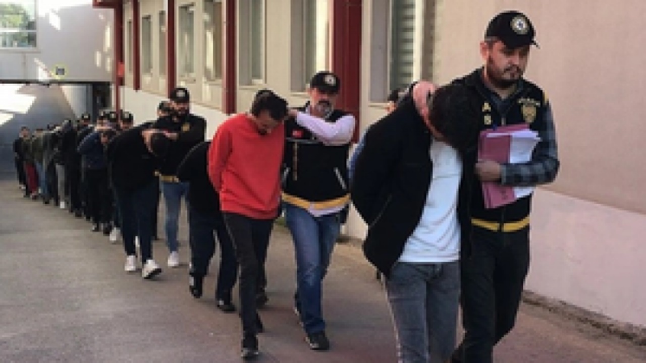 Çeşitli suçlardan yakalanan 212 zanlı cezaevine gönderildi