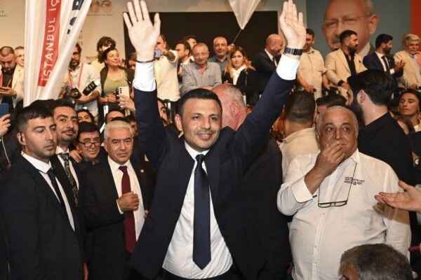 CHP’de İstanbul İl Başkanlığına Değişimcilerin Adayı Özgür Çelik Seçildi