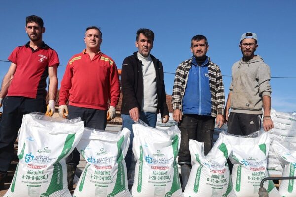 Çiftçilere Yüzde 50 Hibe İle Gübre Dağıtılıyor