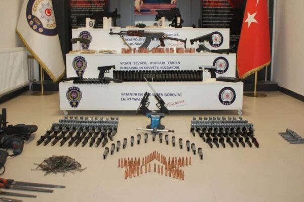 Cinayet Şüphelisinin Deposundan El Bombası Çıktı