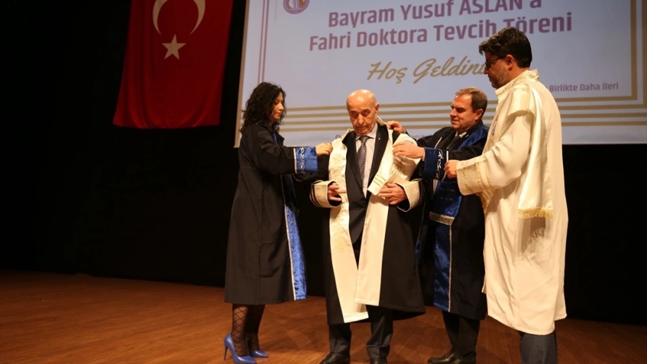 ÇomÜ bayram yusuf aslana fahri doktora unvanı verdi