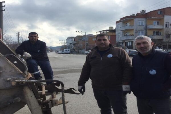 Çöpe Atılan 5 Köpek Yavrusunu Temizlik İşçileri Buldu