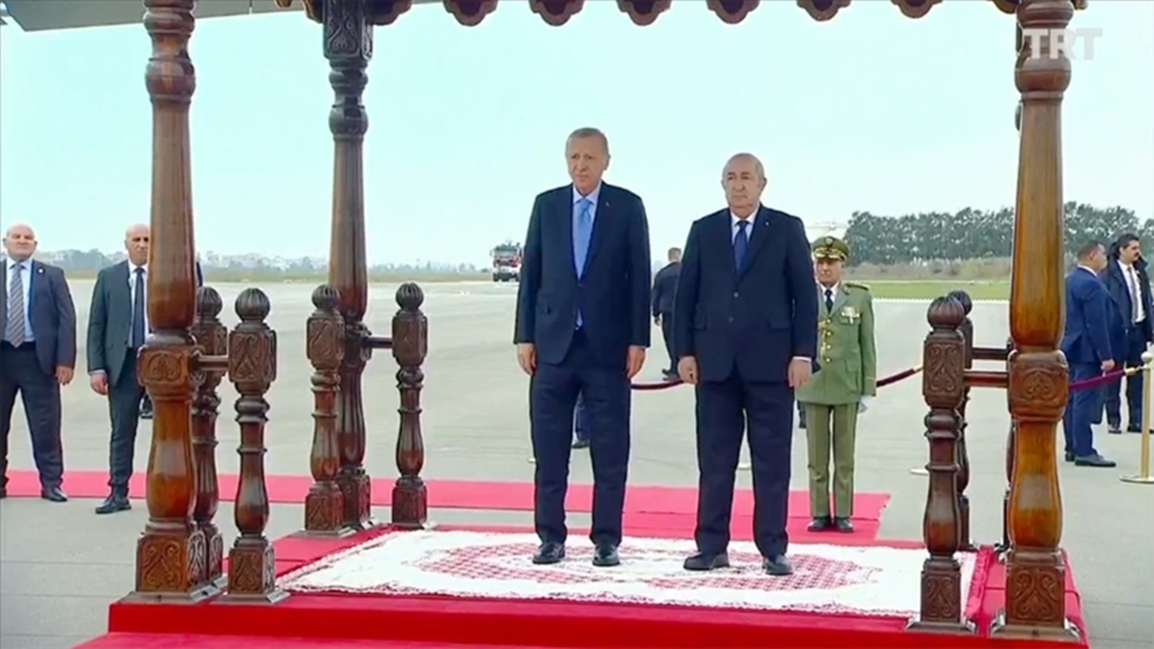 Cumhurbaşkanı Erdoğan Cezayir’de Törenle Karşılandı