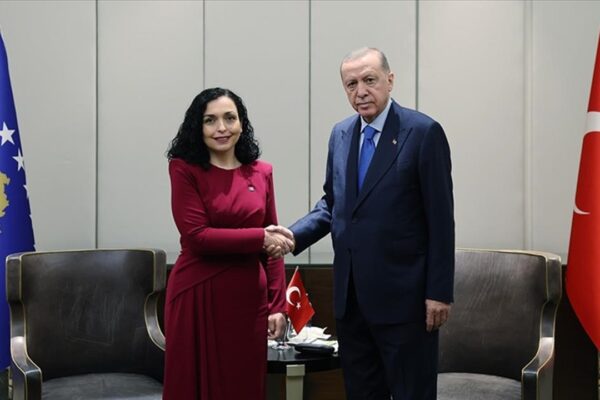 Cumhurbaşkanı Erdoğan Kosova Cumhurbaşkanı İle Görüştü