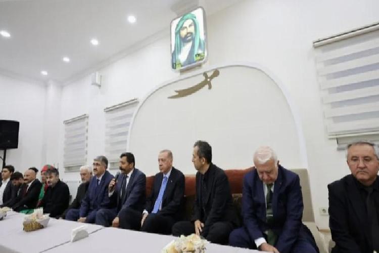 cumhurbaşkanı erdoğandan cemevine ziyaret