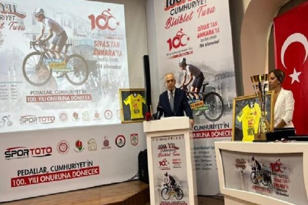 Cumhuriyet Bisiklet Turu’nda Müftüoğlu’ndan manalı jest