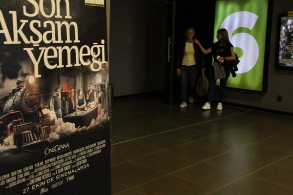 Cumhuriyet’in 100. Yılına Özel Hazırlanan “Son Akşam Yemeği” Filmi Sinemalarda