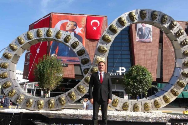 Cumhuriyetin Sonsuzluğu Biga’da Bir Anıtla Taçlandırıldı