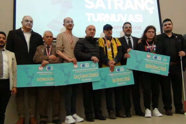 Darıca’da Görme Engelliler İçin Düzenlenen Satranç Turnuvası Tamamlandı
