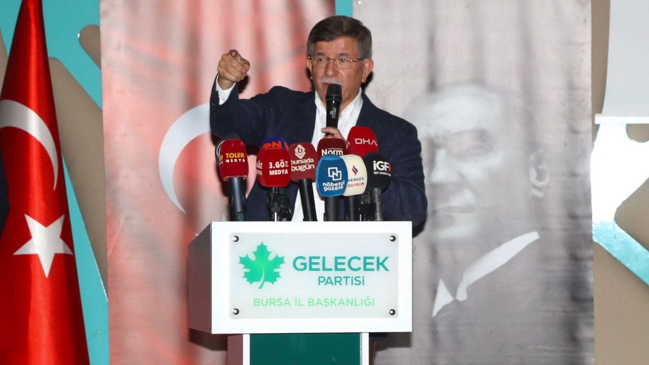 davutoğlundan İktidara Çağrı aileyi korumak İçin ne yapacaksanız yanınızdayız