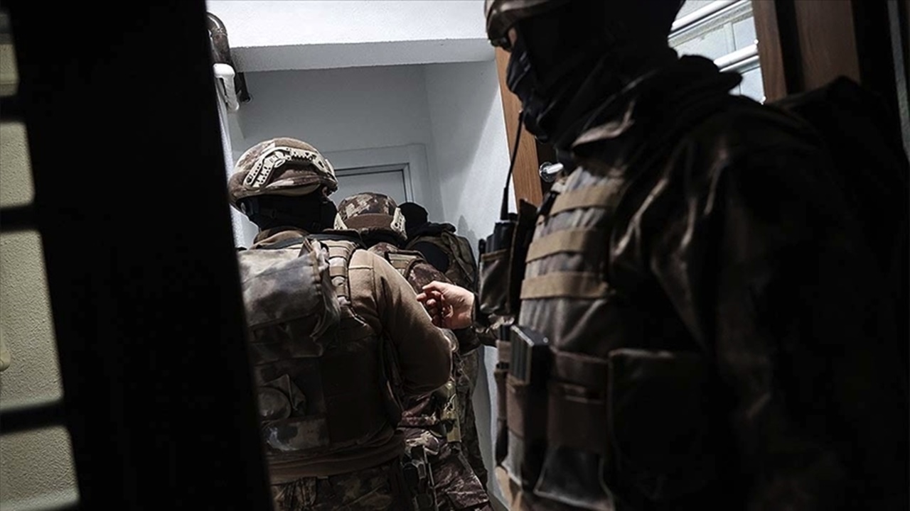 deaŞ terör Örgütüne operasyon 12 Şüpheli gözaltına alındı