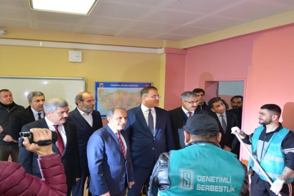 Denetimli Serbestlik Yükümlüleri Pendik’te Okul Boyadı