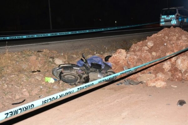 Devrilen Motosikletin Sürücüsü Öldü