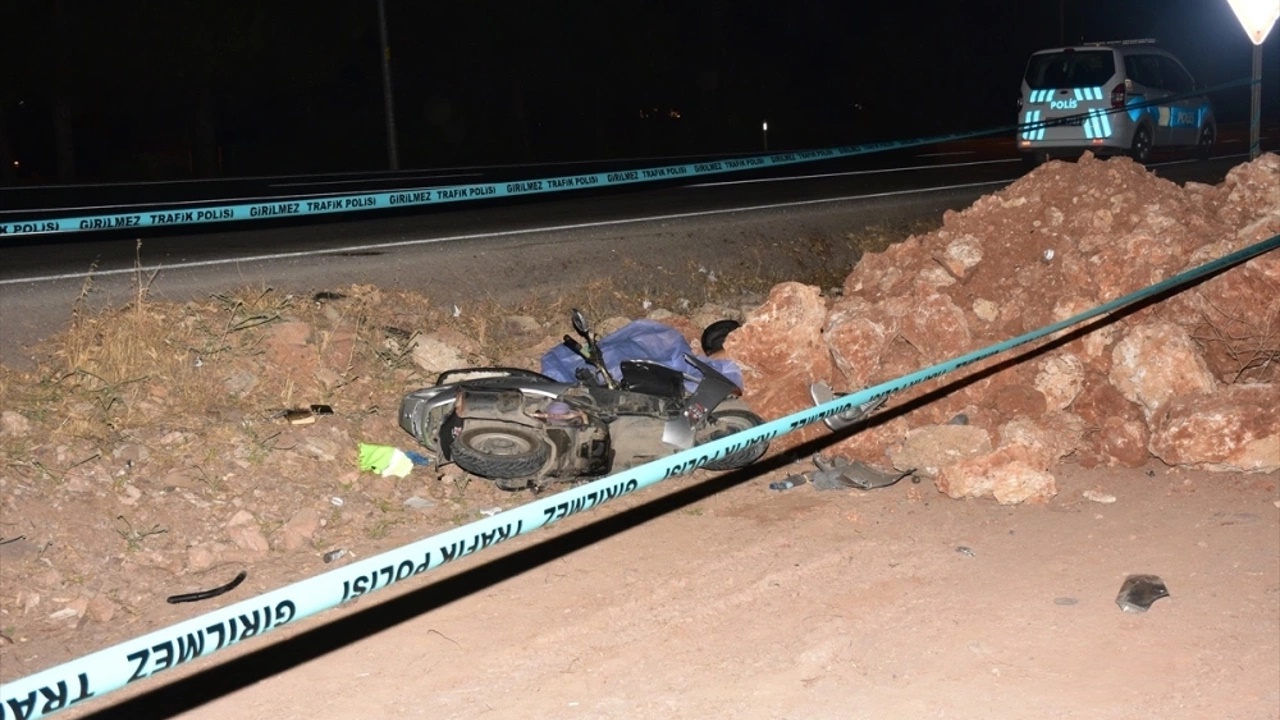 devrilen motosikletin sürücüsü Öldü