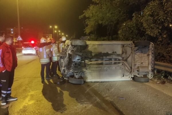Devrilen Otomobilin Sürücüsü Yaralandı