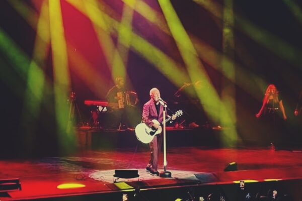 Dino Merlin İstanbul’da Unutulmaz Bir Konser Verdi