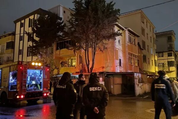 Doğal Gaz Borusu Patlayınca 3 Katlı Binada Yangın Çıktı