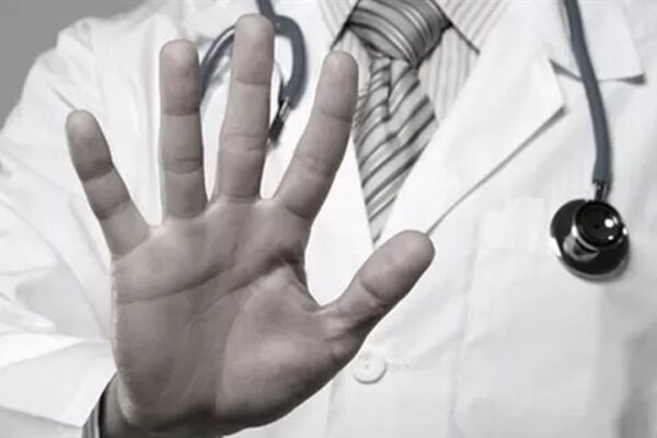 Doktor Darbeden 2 Kişiden Biri Tutuklandı