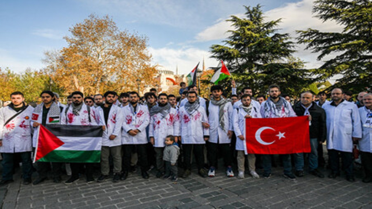 doktorlardan gazze İçin sessiz yürüyüş