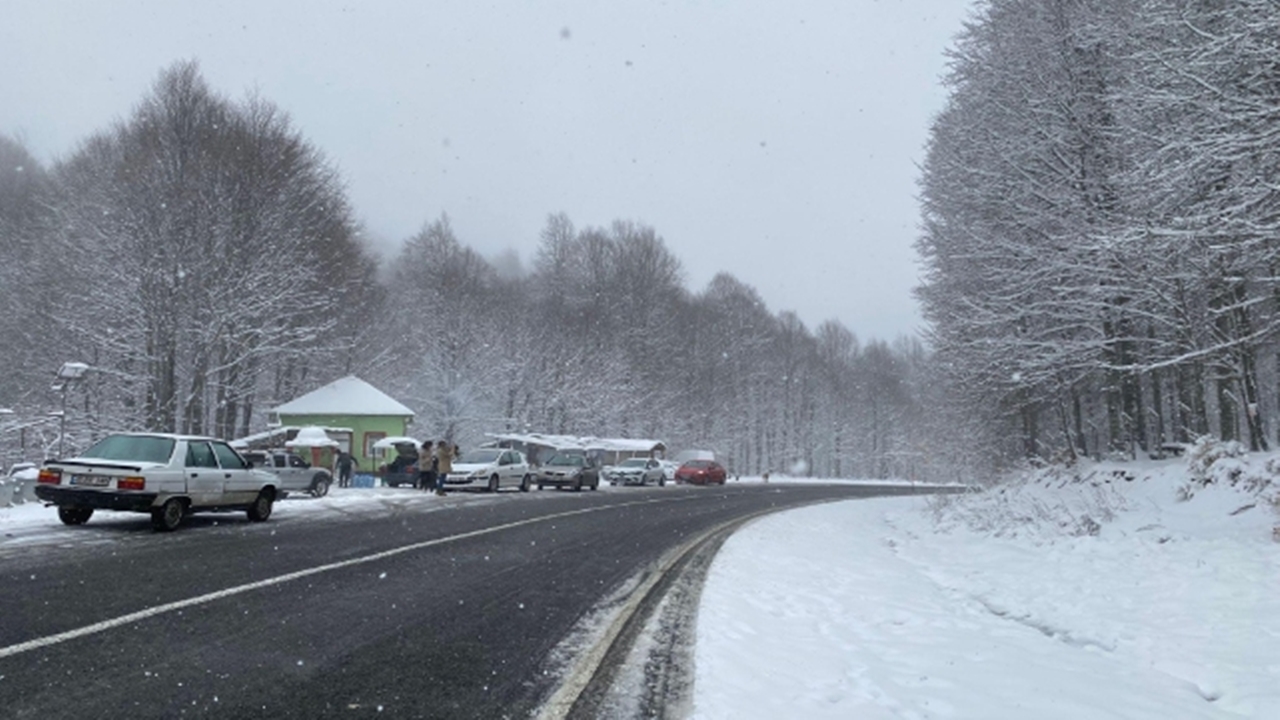 Domaniç – İnegöl Yolu Kar Nedeniyle Ağır Araç Trafiğine Kapatıldı