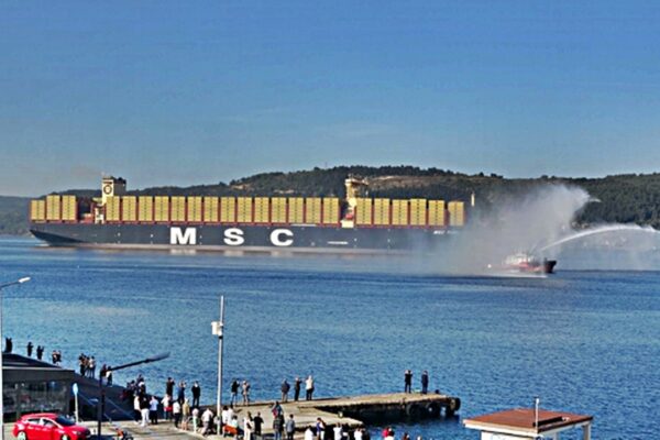 Dünyanın En Büyük Gemisi “Msc Türkiye” Çanakkale Boğazı’ndan Geçti