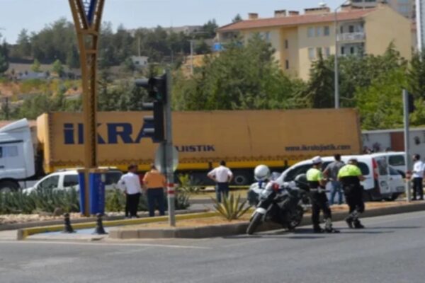 “Dur” İkazına Uymayan Sürücü Otomobil Lastiklerine Ateş Açılarak Durduruldu