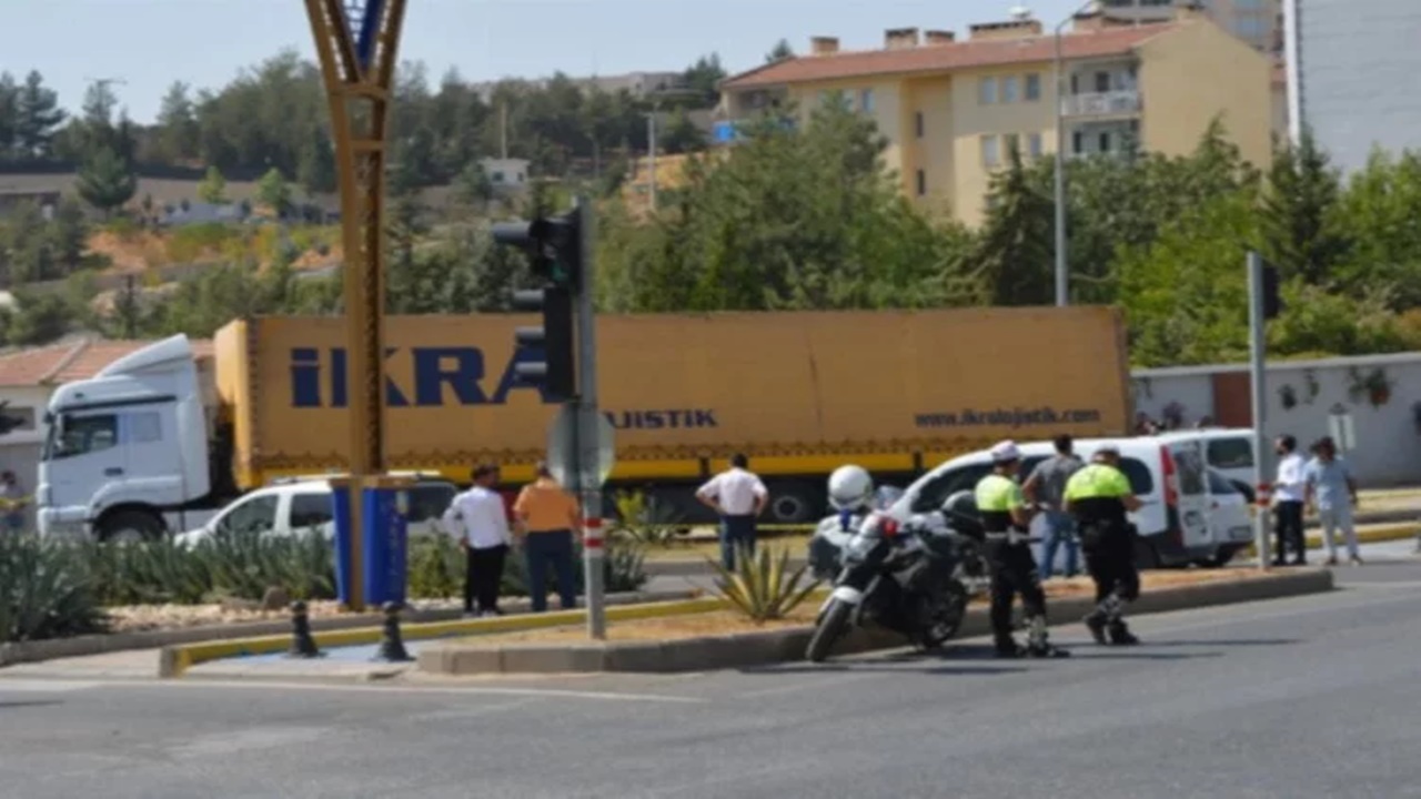 dur İkazına uymayan sürücü otomobil lastiklerine ateş açılarak durduruldu