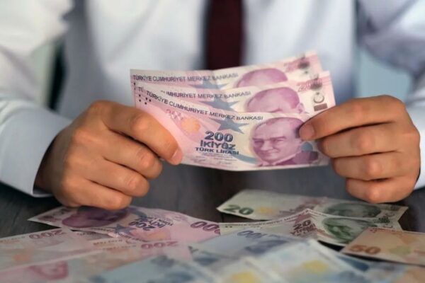 Duymayan Emekli Kalmasın! Halkbank 5000 TL Emekli Promosyonuna Ek 3000 TL Para İadesi Yapıyor!