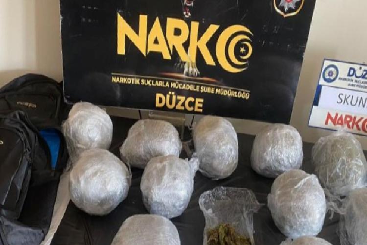 düzcede kuşkulu araçtan 65 kilo uyuşturucu husus çıktı