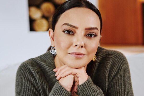 Ebru Gündeş Geçirdiği Estetiklerle Tanınmaz Halde