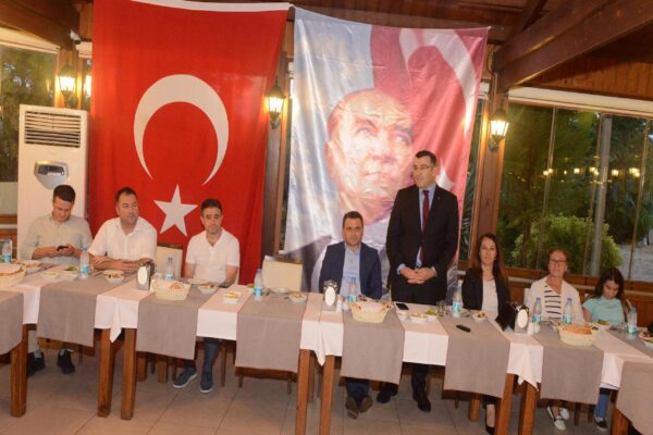 Eceabat Kaymakamı Mustafa Çiftçiler için veda yemeği düzenlendi