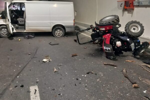 Eceabat’taki T4 Tünelinde Olan Kazada 2 Kişi Yaralandı