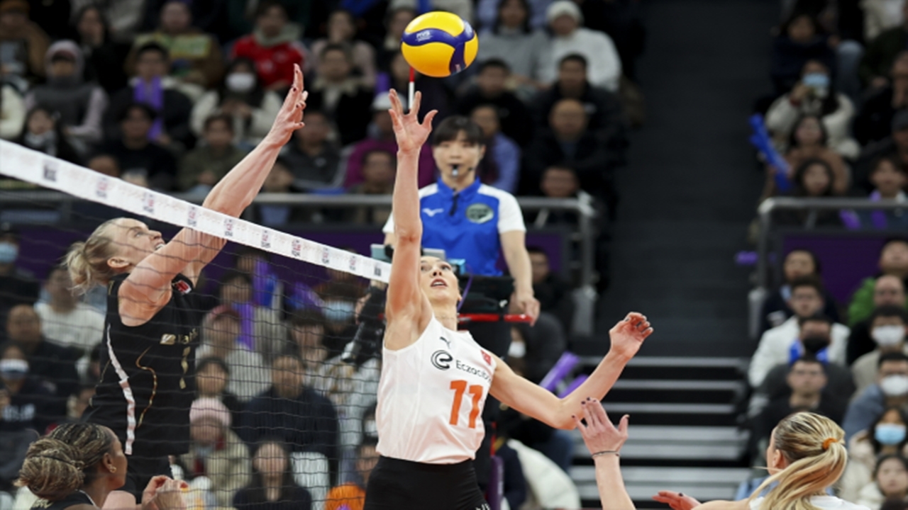 eczacıbaşı dynavit vakıfbankı yenerek dünya Şampiyonu oldu