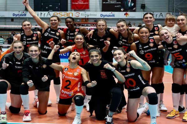 Eczacıbaşı, Nefes Kesen Maçta Fenerbahçe’yi Devirdi