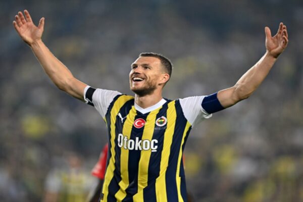 Edin Dzeko 61 Yıl Sonra Yapılamayanı Yaptı
