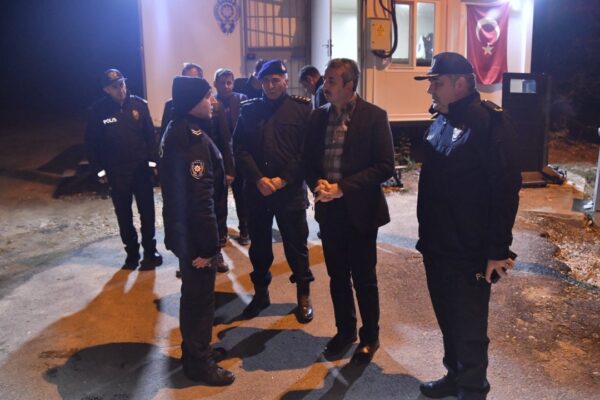 Edirne Valisi Polis, Jandarma Ve İtfaiye Ekiplerini Ziyaret Etti