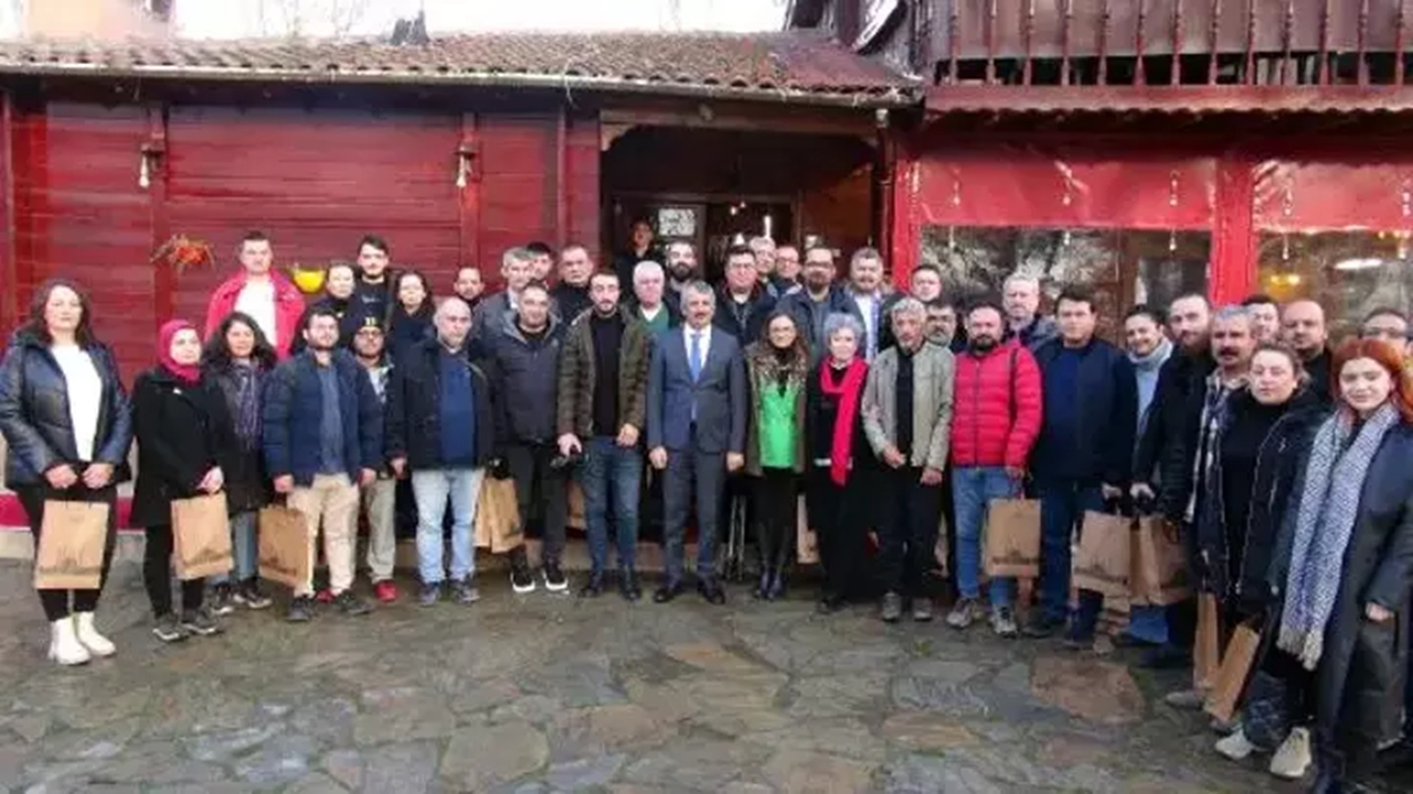 edirne valisi sezer kentteki gazetecilerle bir araya geldi